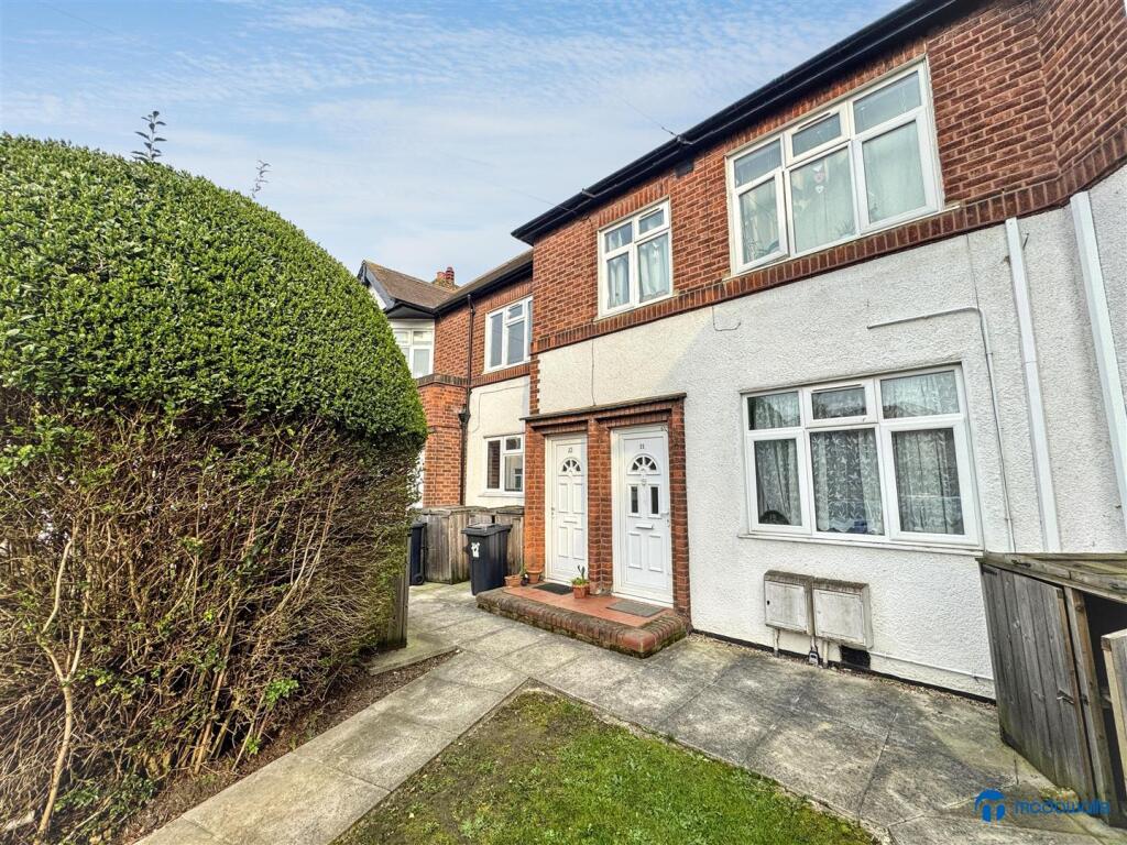 2 bed 1st Floor Flat for rent in Chigwell. From McDowalls - East Ham