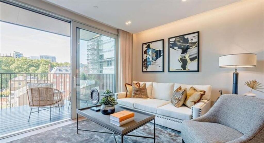 3 bed Apartment for rent in London. From McGlashans Property Services