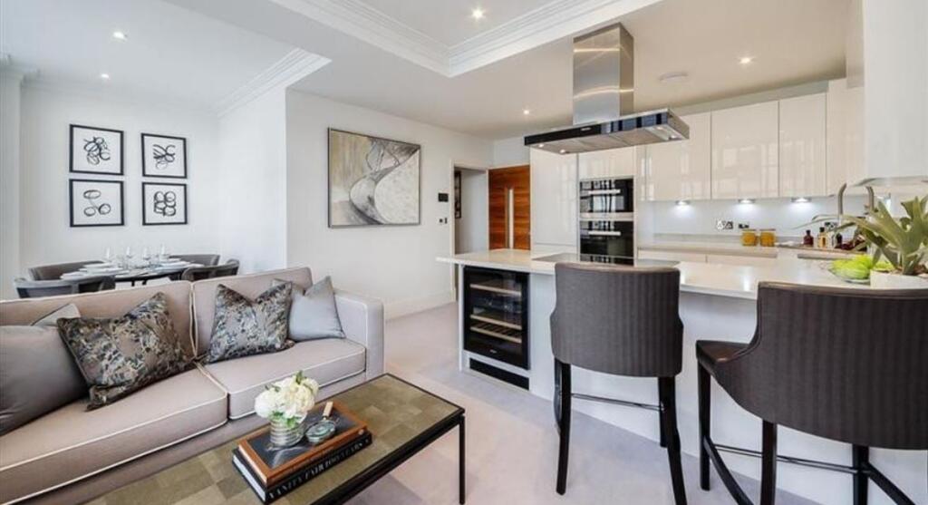 2 bed 1st Floor Flat for rent in London. From McGlashans Property Services