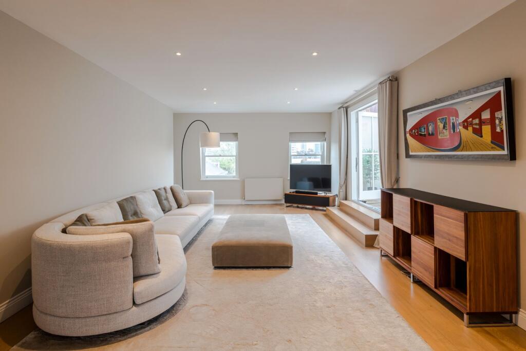 3 bed Penthouse for rent in London. From McGlashans Property Services