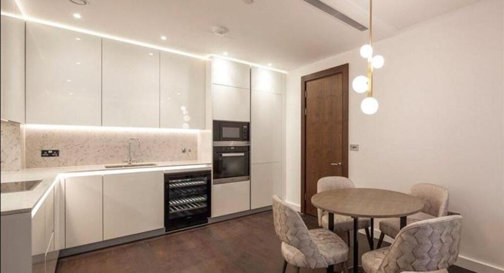 2 bed Apartment for rent in London. From McGlashans Property Services