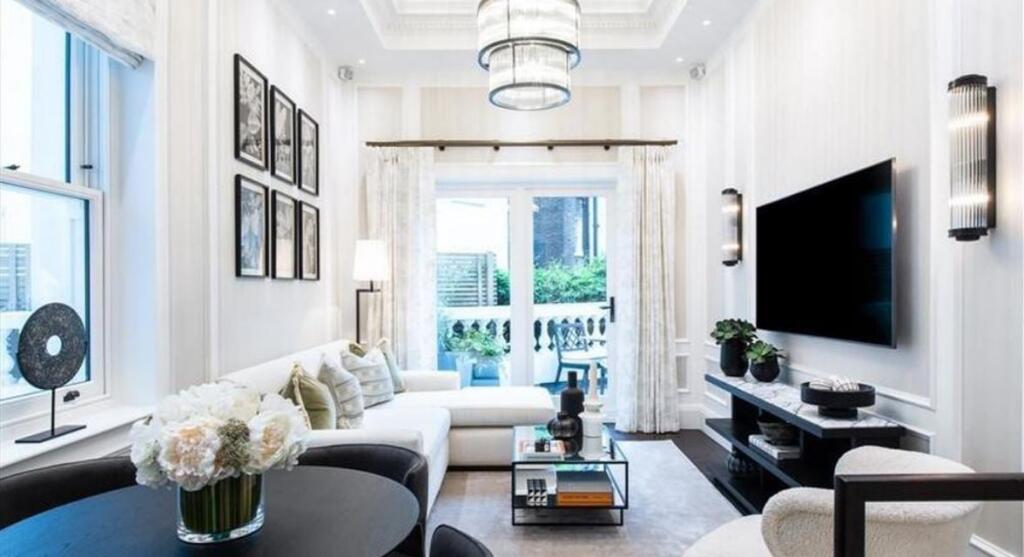 2 bed Apartment for rent in London. From McGlashans Property Services