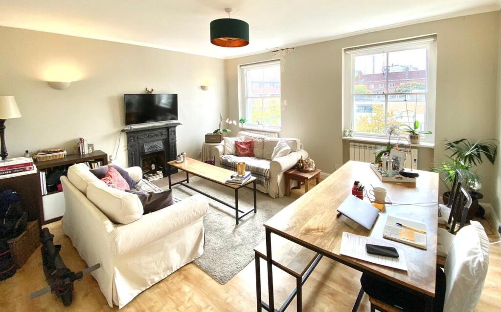 2 bed Apartment for rent in London. From McGlashans Property Services