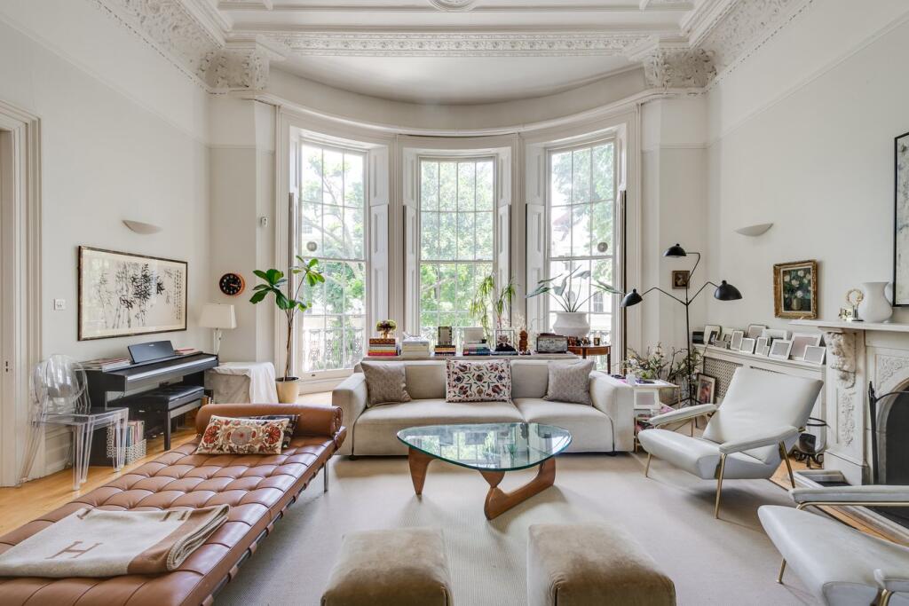 4 bed Apartment for rent in London. From McGlashans Property Services