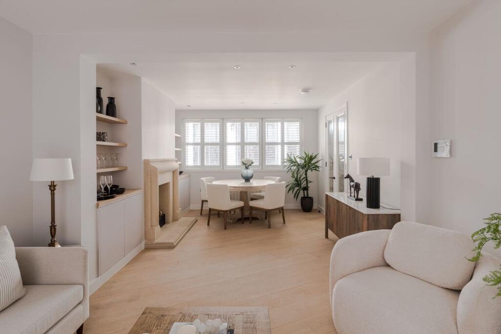 3 bed Mews for rent in Paddington. From McGlashans Property Services 3 bed Mews for rent in Paddington. From McGlashans Property Services