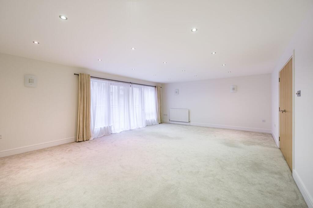 2 bed Apartment for rent in Paddington. From McGlashans Property Services