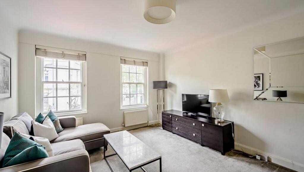 2 bed 1st Floor Flat for rent in Chelsea. From McGlashans Property Services