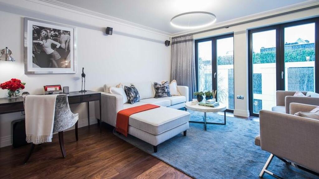 2 bed 1st Floor Flat for rent in Chelsea. From McGlashans Property Services 2 bed 1st Floor Flat for rent in Chelsea. From McGlashans Property Services
