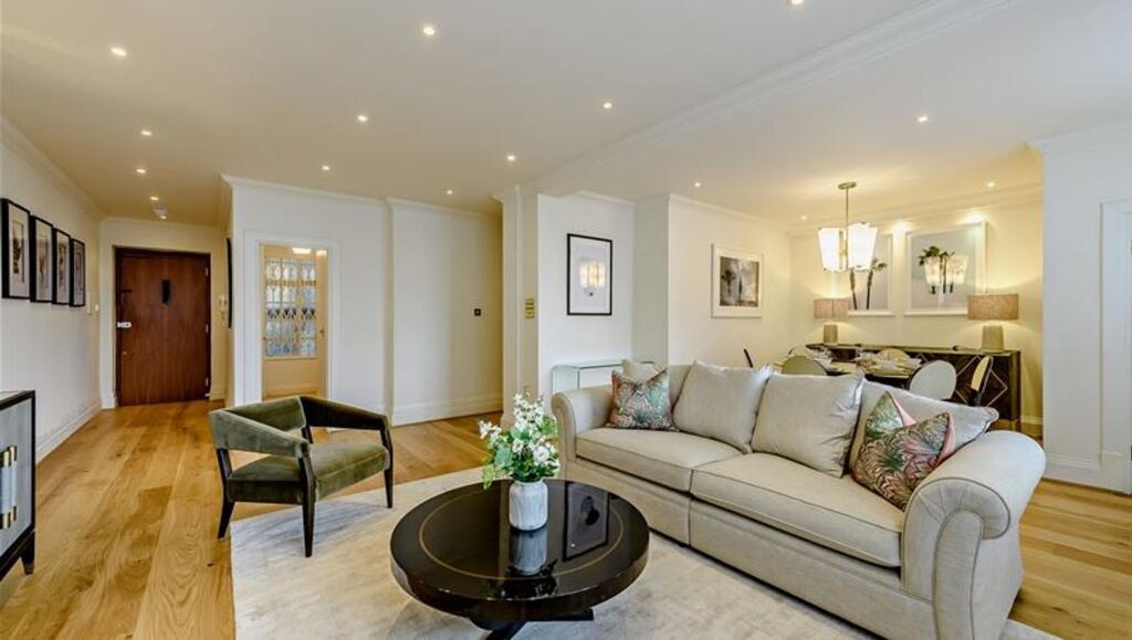 3 bed 1st Floor Flat for rent in Paddington. From McGlashans Property Services