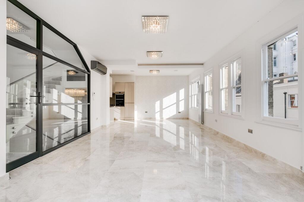 2 bed 1st Floor Flat for rent in London. From McGlashans Property Services 2 bed 1st Floor Flat for rent in London. From McGlashans Property Services