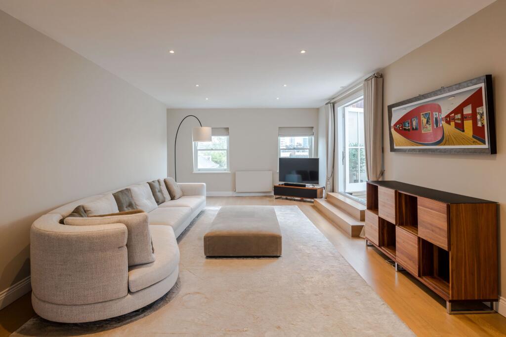 3 bed 1st Floor Flat for rent in London. From McGlashans Property Services