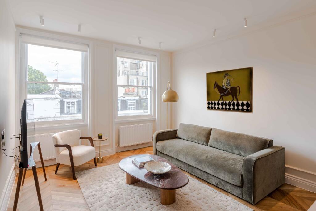 2 bed 1st Floor Flat for rent in Chelsea. From McGlashans Property Services