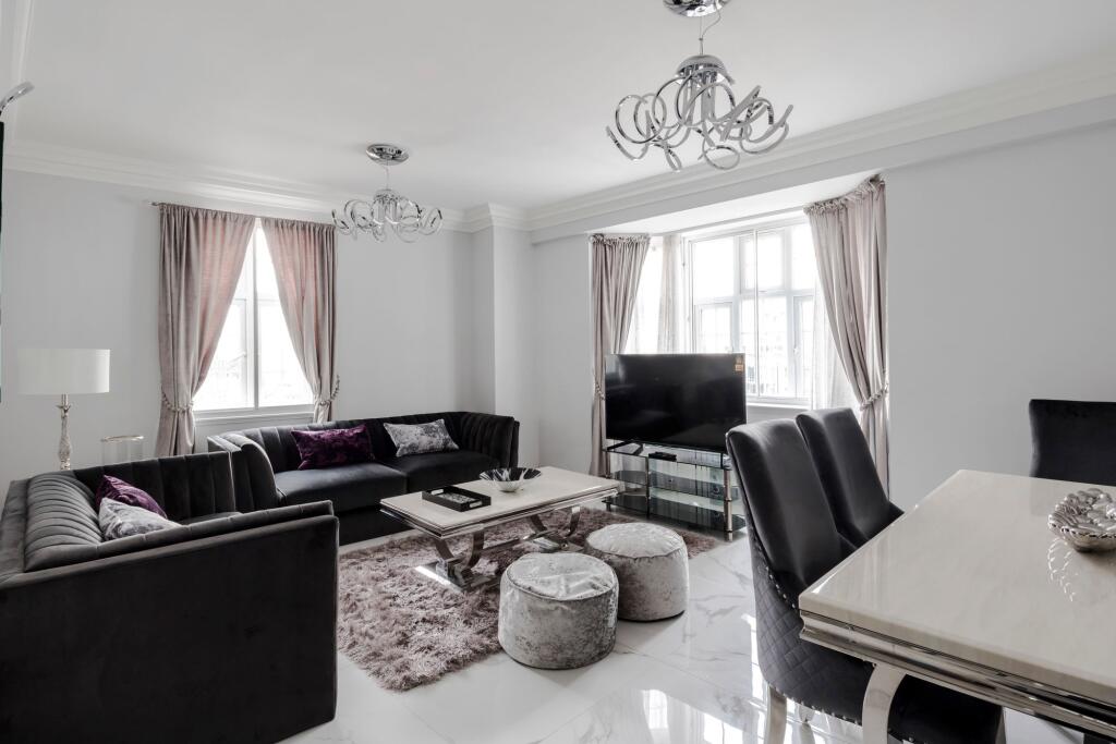 2 bed 1st Floor Flat for rent in Chelsea. From McGlashans Property Services