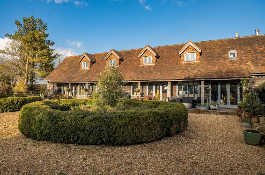 2 bed Semi Detached for rent in . From Charters - Alton