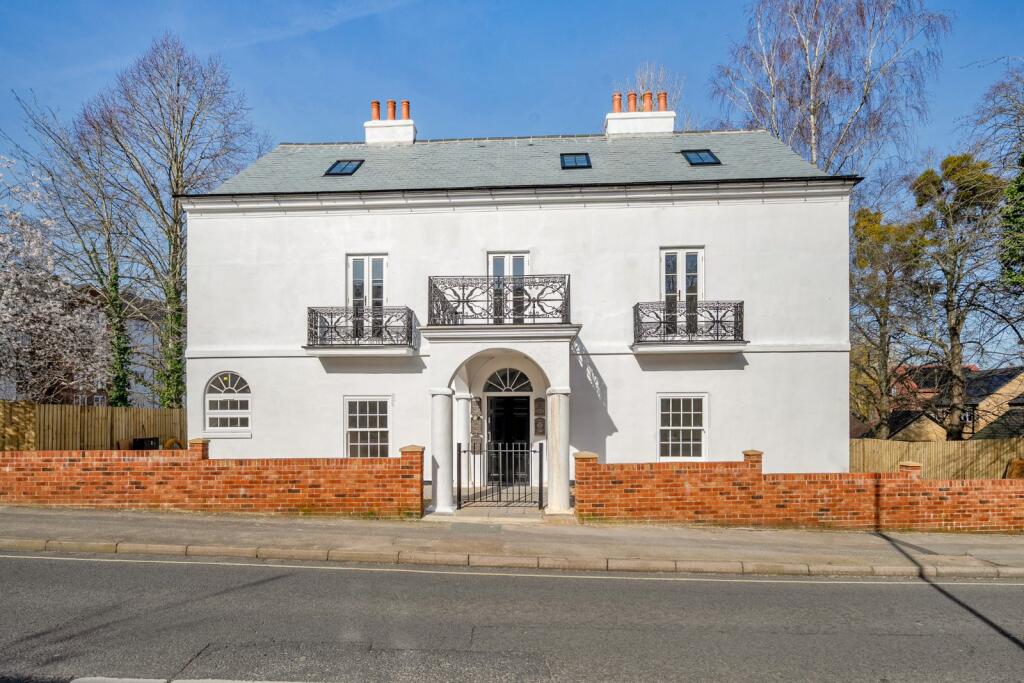 1 bed 1st Floor Flat for rent in . From Charters - Alton