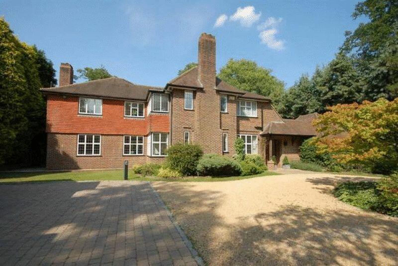 5 bed Detached House for rent in Lower Kingswood. From Michael Everett Estate Agents
