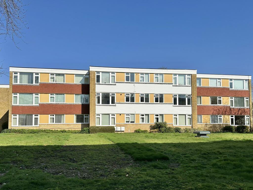 3 bed 1st Floor Flat for rent in Langley Vale. From Michael Everett & Co - Epsom - Sales & Lettings