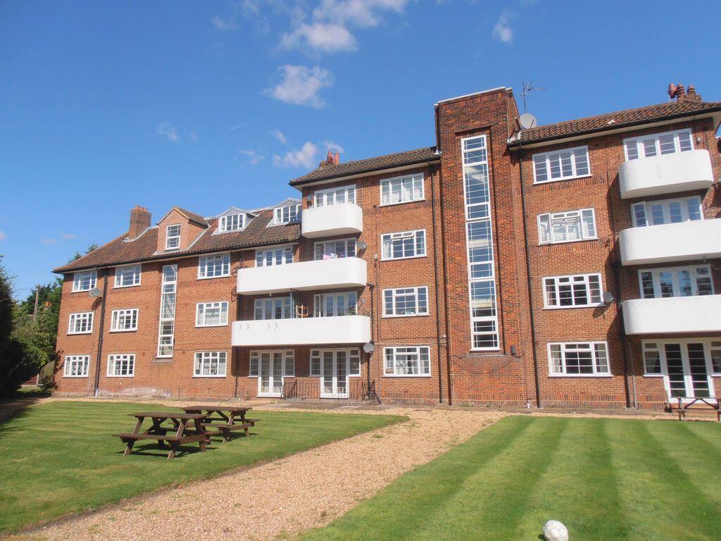 2 bed 1st Floor Flat for rent in Epsom. From Michael Everett & Co - Epsom - Sales & Lettings