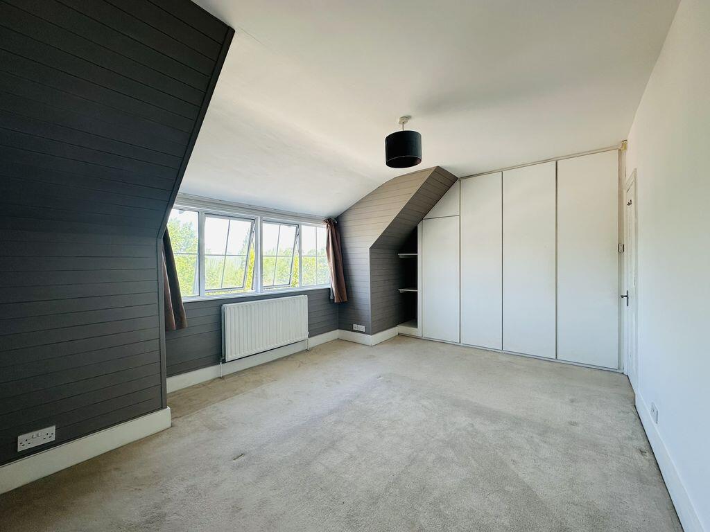 3 bed 1st Floor Flat for rent in Langley Vale. From Michael Everett & Co - Epsom - Sales & Lettings 3 bed 1st Floor Flat for rent in Langley Vale. From Michael Everett & Co - Epsom - Sales & Lettings