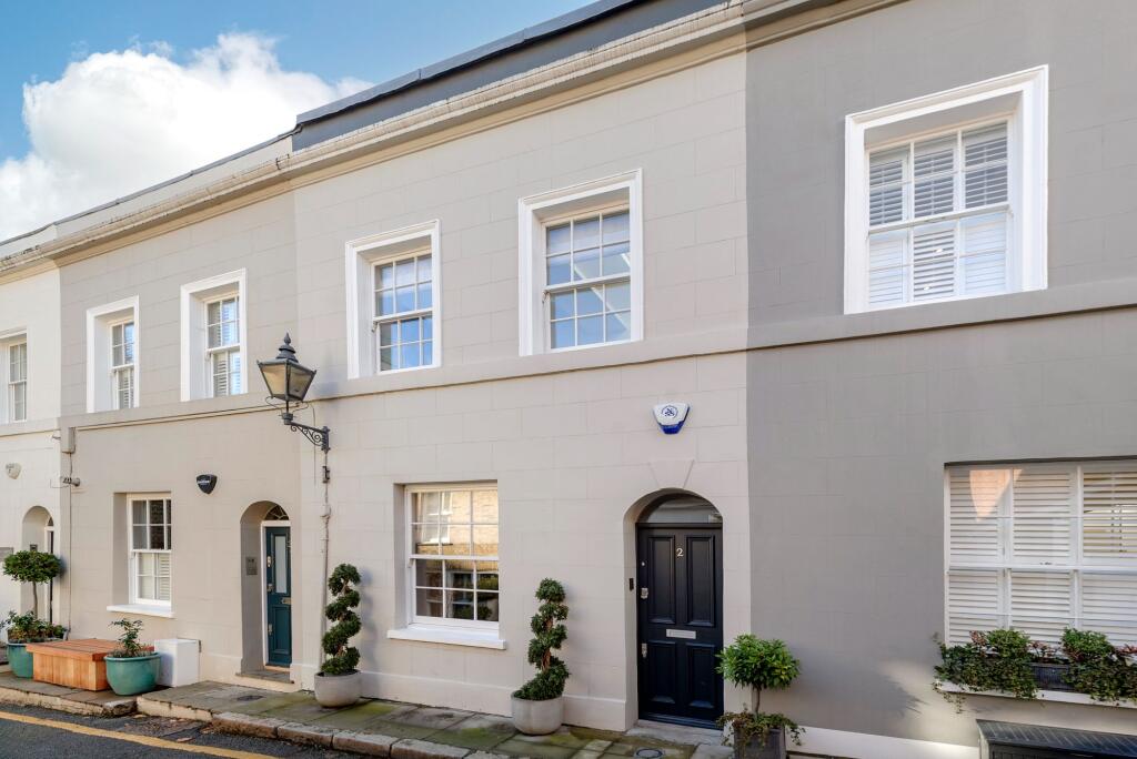 2 bed Detached for rent in Kensington. From Milton Stone - London 2 bed Detached for rent in Kensington. From Milton Stone - London