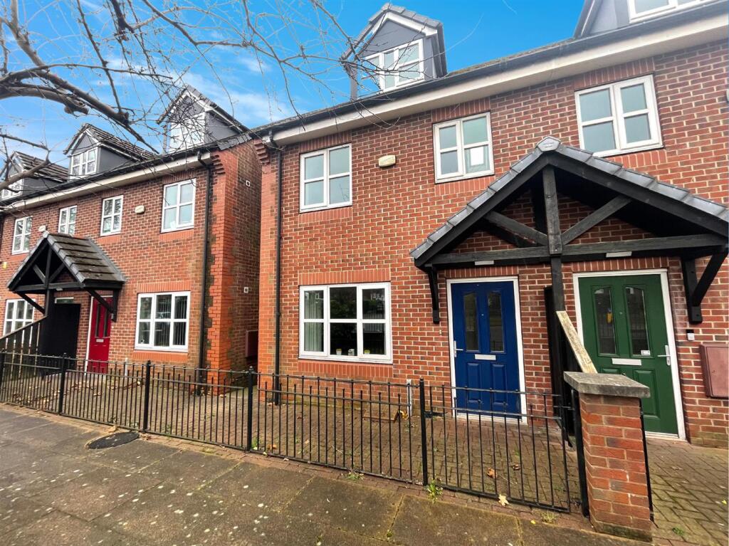 3 bed Town House for rent in Rotherham. From Moss Properties - Doncaster 3 bed Town House for rent in Rotherham. From Moss Properties - Doncaster