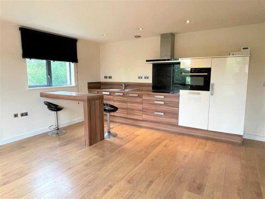 2 bed Apartment for rent in Dungworth. From Moss Properties - Doncaster