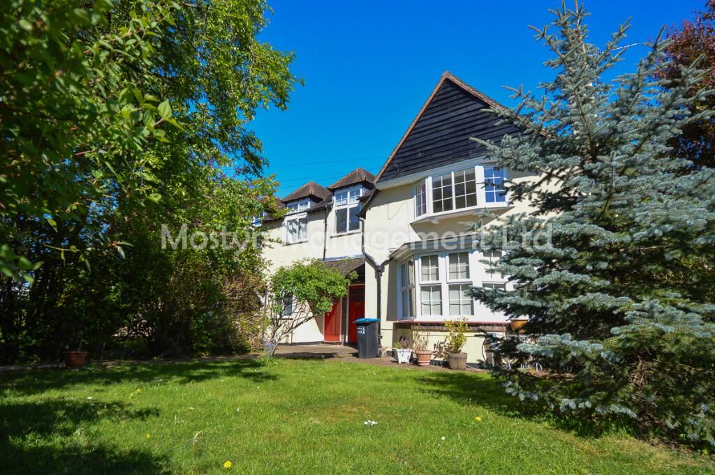 3 bed 1st Floor Flat for rent in Merton. From Mostyn Management - Wimbledon