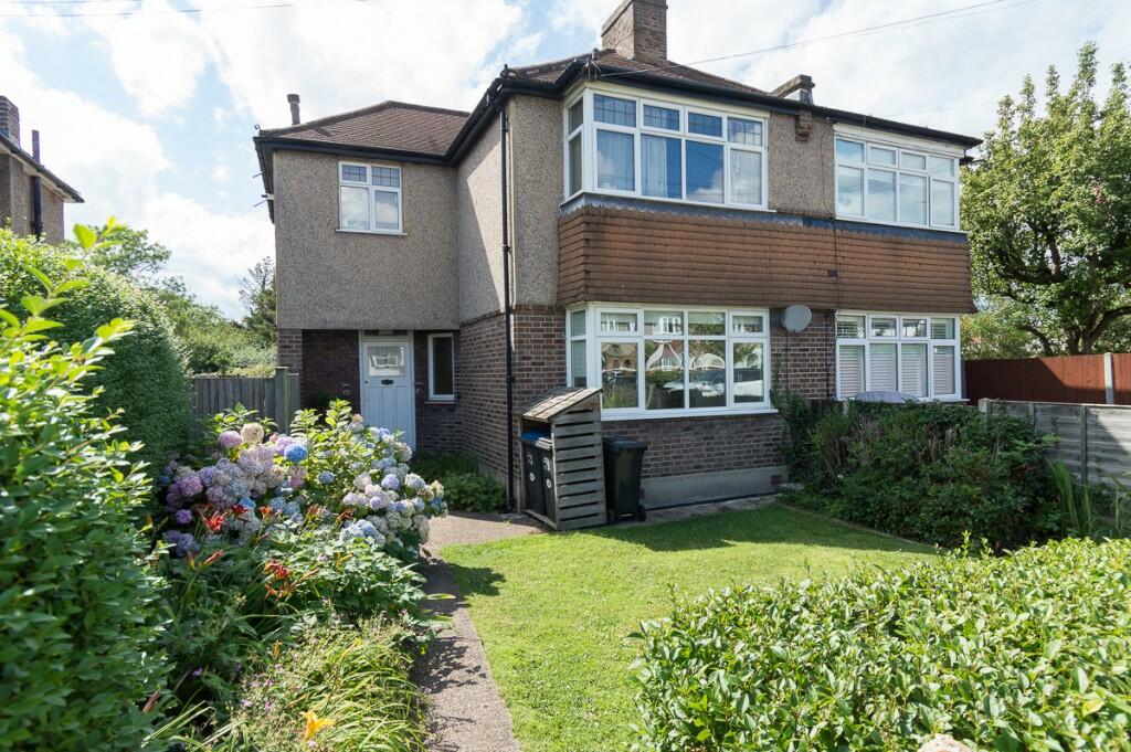 1 bed House (unspecified) for rent in New Malden. From Mostyn Management - Wimbledon