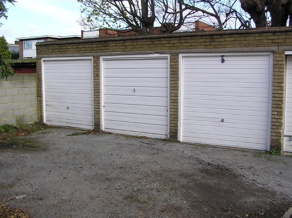4 bed Garages for rent in Wimbledon. From Mostyn Management - Wimbledon
