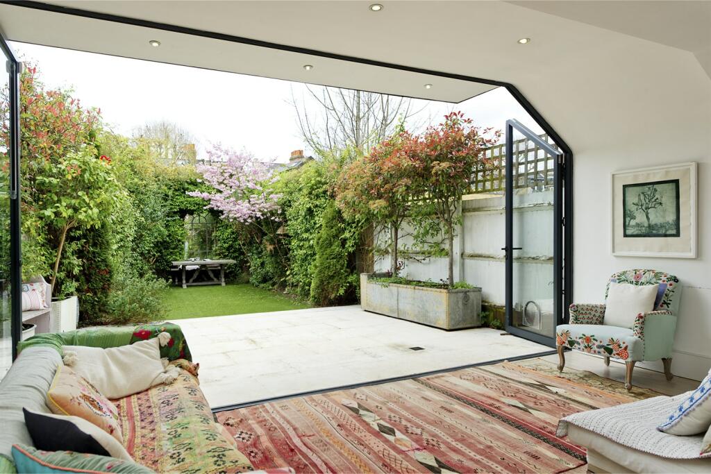 5 bed Detached House for rent in Chiswick. From Mountgrange Heritage - Notting Hill
