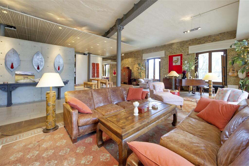 2 bed 1st Floor Flat for rent in London. From Mountgrange Heritage - Notting Hill