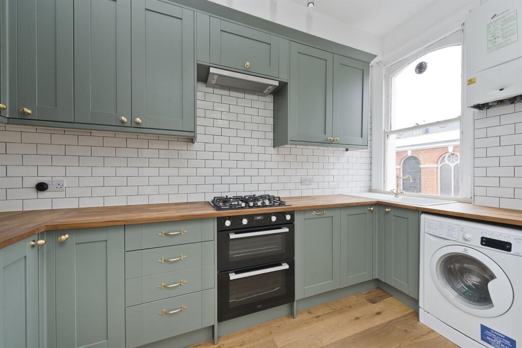 2 bed 1st Floor Flat for rent in London. From Mountgrange Heritage - Notting Hill