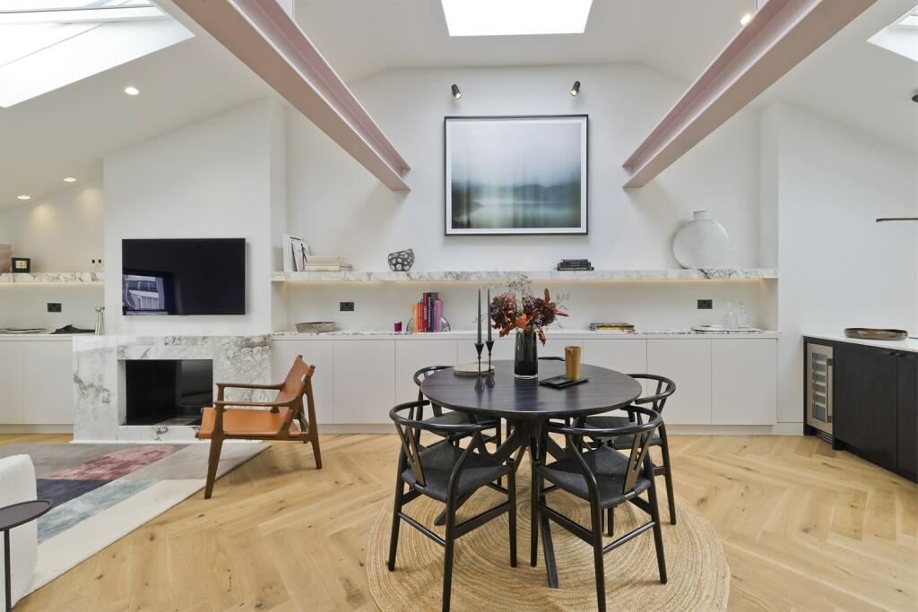 2 bed 1st Floor Flat for rent in London. From Mountgrange Heritage - Notting Hill