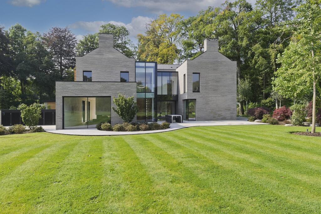 6 bed Detached for rent in Penn. From Mountgrange Heritage - Notting Hill 6 bed Detached for rent in Penn. From Mountgrange Heritage - Notting Hill