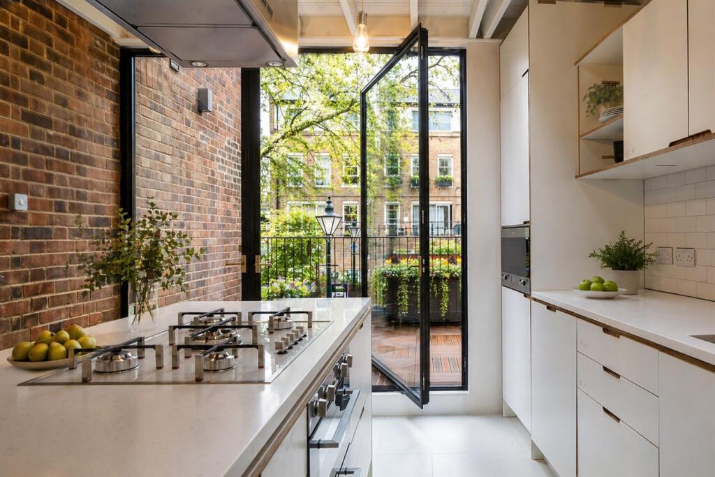 3 bed Annexe for rent in Kensington. From Mountgrange Heritage - Notting Hill