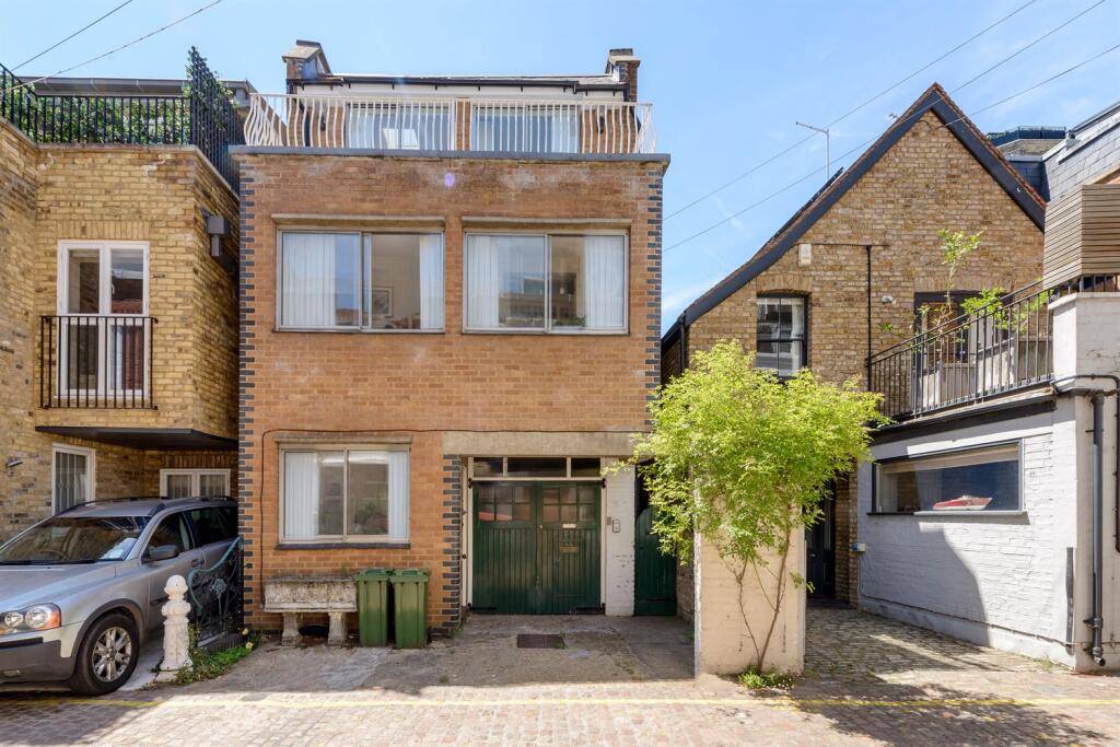 4 bed Mews for rent in Kensington. From Mountgrange Heritage - Notting Hill