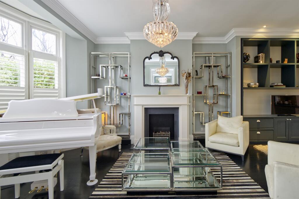 5 bed Mid Terraced House for rent in Kensington. From Mountgrange Heritage - Notting Hill 5 bed Mid Terraced House for rent in Kensington. From Mountgrange Heritage - Notting Hill