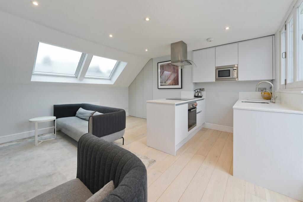 2 bed 1st Floor Flat for rent in London. From Mountgrange Heritage - Notting Hill