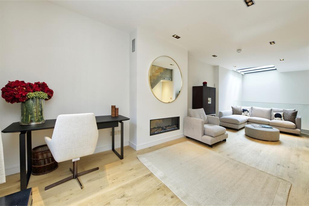 3 bed Mid Terraced House for rent in Chelsea. From Mountgrange Heritage - Notting Hill