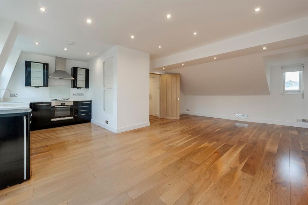 3 bed 1st Floor Flat for rent in London. From Mountgrange Heritage - Notting Hill