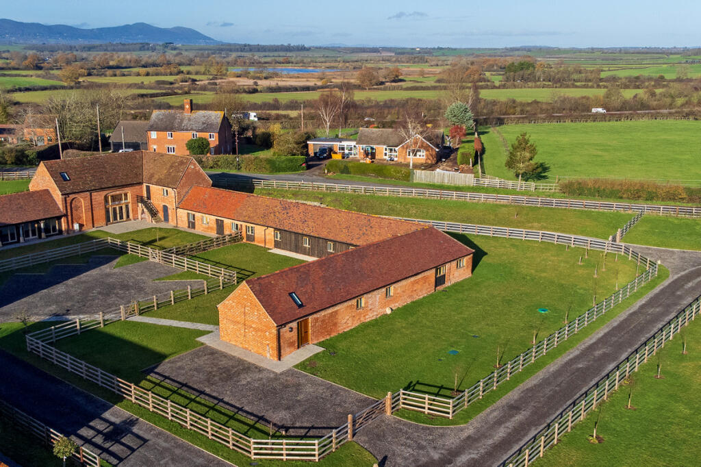 4 bed Barn Conversion for rent in Tewkesbury. From Moveli - London