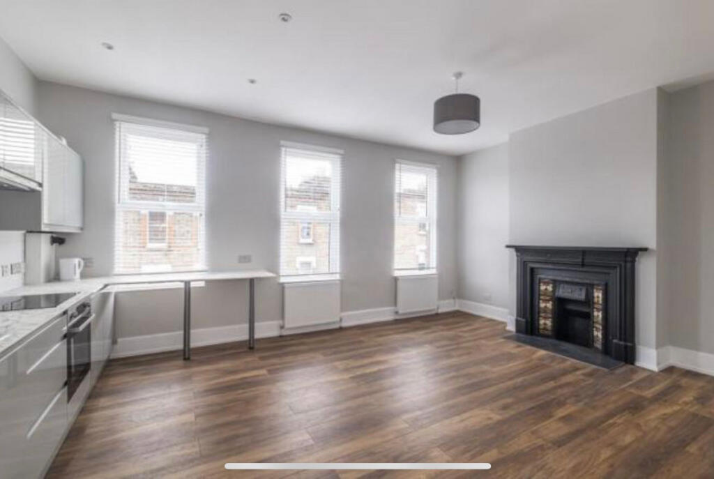 2 bed 1st Floor Flat for rent in London. From Moveli - London
