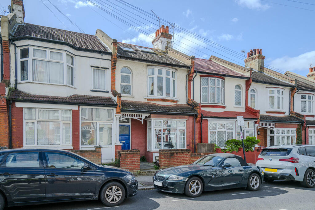 4 bed Mid Terraced House for rent in London. From Moveli - London 4 bed Mid Terraced House for rent in London. From Moveli - London