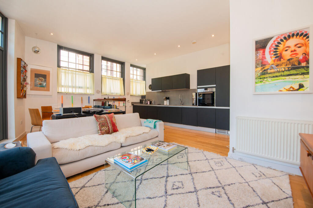 3 bed Apartment for rent in London. From Moveli - London