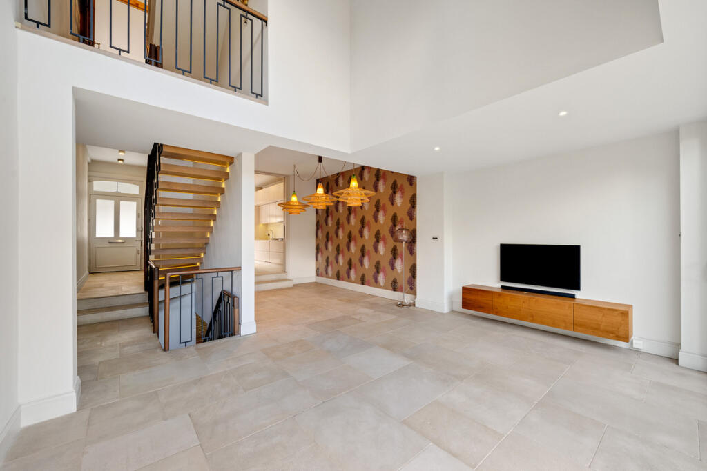 6 bed Mid Terraced House for rent in Battersea. From Moveli - London 6 bed Mid Terraced House for rent in Battersea. From Moveli - London