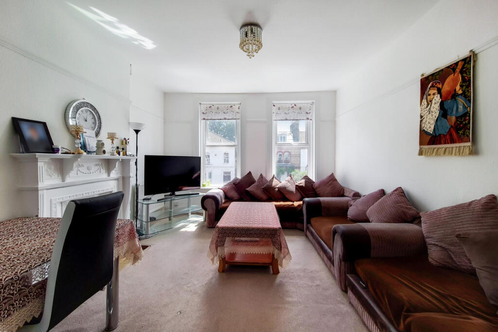 3 bed 1st Floor Flat for rent in London. From Moveli - London