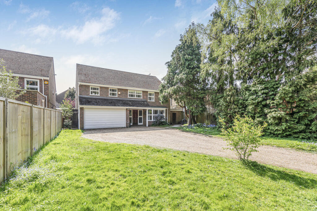 5 bed Detached for rent in Richmond. From Moveli - London