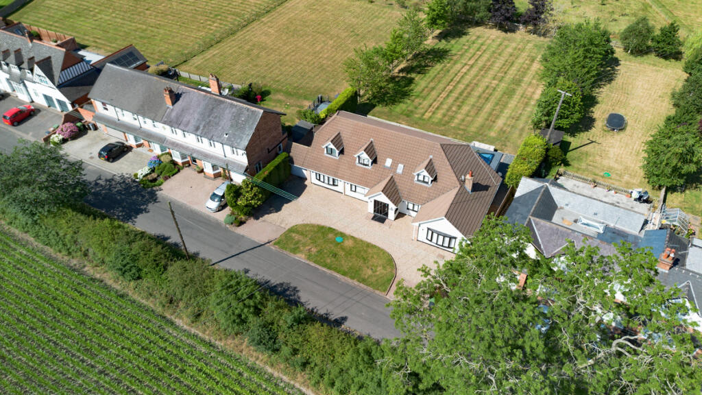 4 bed Detached for rent in Catherine-de-Barnes. From Moveli - London 4 bed Detached for rent in Catherine-de-Barnes. From Moveli - London