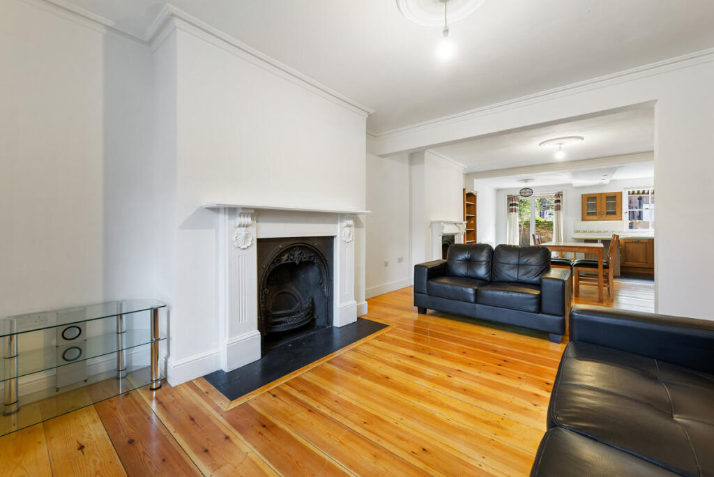 4 bed Mid Terraced House for rent in Hornsey. From Moveli - London 4 bed Mid Terraced House for rent in Hornsey. From Moveli - London