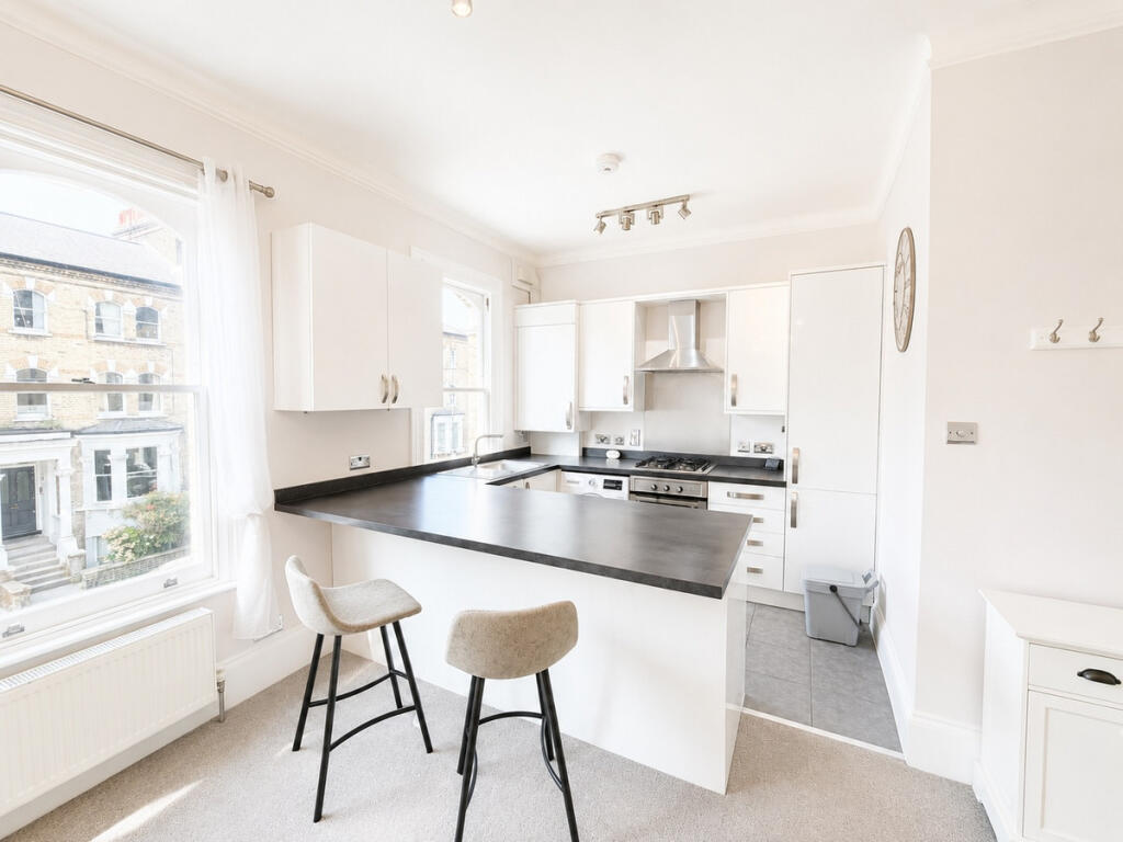 2 bed Apartment for rent in London. From Moveli - London